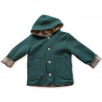 Thierchen Kindermode - Herbst/Winter 2025/26: Grüne Jacke mit Kapuze