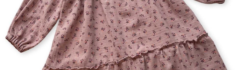 Thierchen Kindermode - Herbst/Winter 2025/26: Kleid mit Blümchenmuster