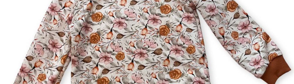 Thierchen Kindermode - Herbst/Winter 2025/26: Langarmshirt mit Blütenmuster